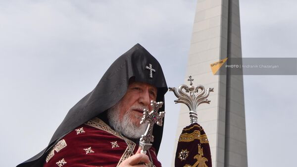 Католикос Гарегин II совершил молебен в память о жертвах геноцида армян (24 апреля 2024). Еревaн - Sputnik Արմենիա
