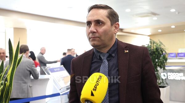 В пресс-центре медиагруппы Россия сегодня Арман Абовян отвечает на вопросы Sputnik (24 апреля 2024). Москва - Sputnik Армения