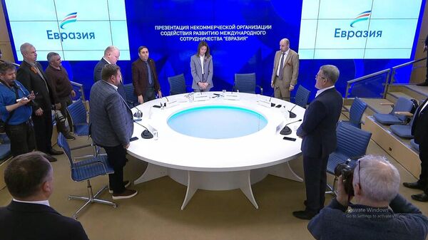 Участники круглого стола почтили память жертв Геноцида армян (24 апреля 2024). Москва - Sputnik Армения