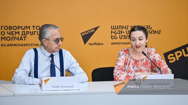 Гарри Кеосаян и Алла Саакян на пресс-конференции в преддверии Международного дня джаза (25 апреля 2024). Еревaн - Sputnik Армения