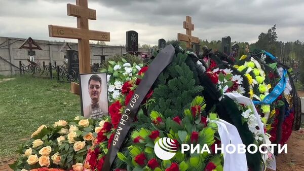 Прощание с Кириллом Ковалевым, которого из-за замечания о парковке убил гражданин Азербайджана, прошло на кладбище в Люберцах - Sputnik Արմենիա