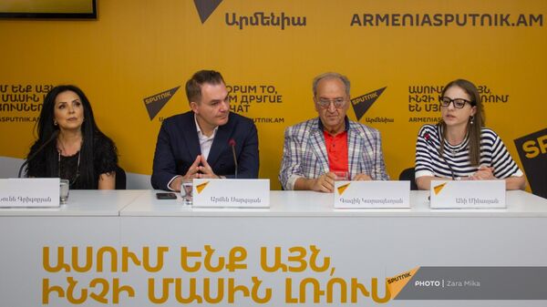 Нуне Григорян, Армен Саркисян, Гагик Карапетян и Ани Минасян на пресс-конференции в мультимедийном пресс-центре Sputnik (29 апреля 2024). Еревaн - Sputnik Армения