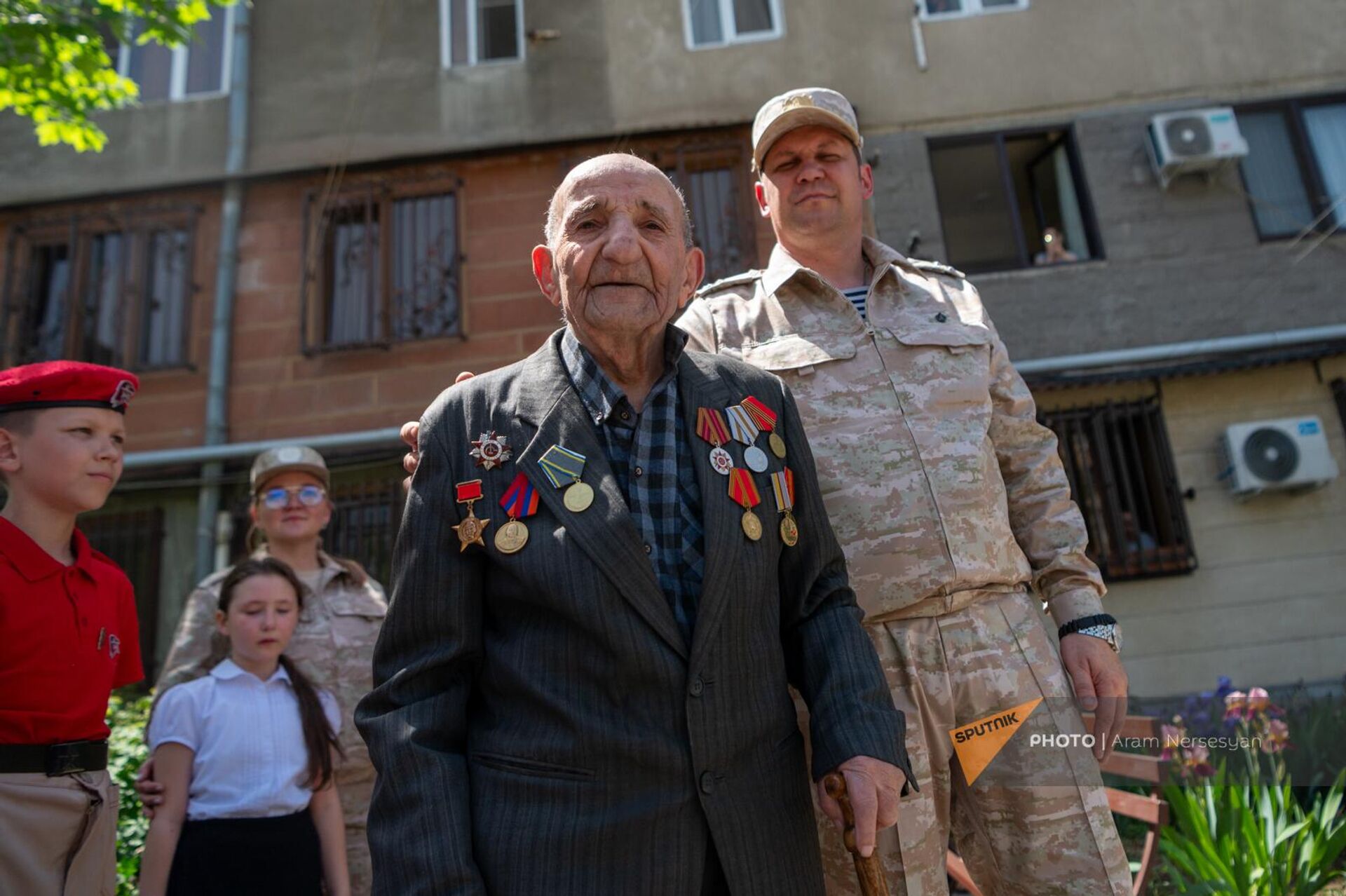 Чтобы знали, что такое война: командир 102-й базы поздравил ветеранов ВОВ в  Армении - 29.04.2024, Sputnik Армения