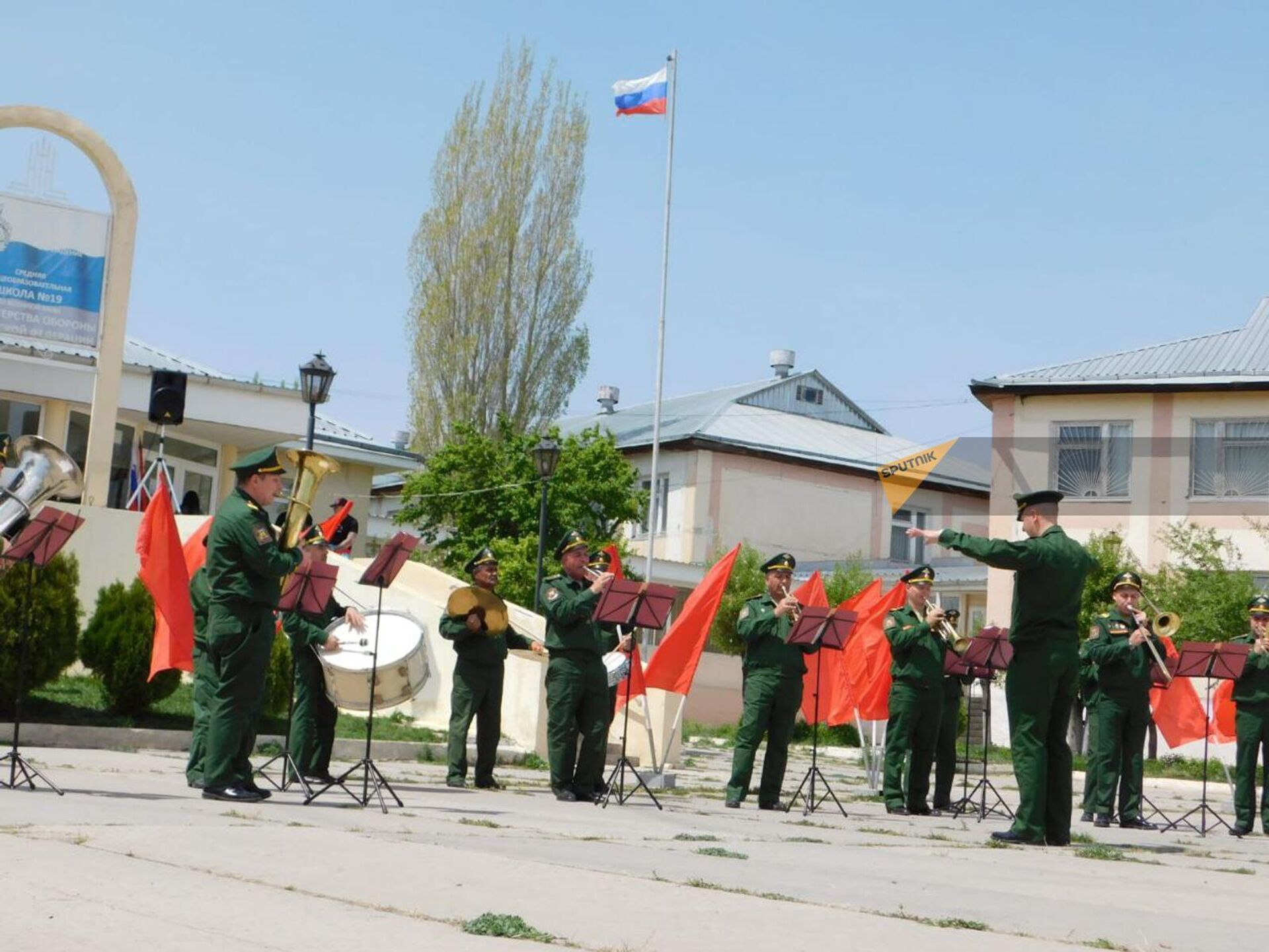 Военный оркестр 102-ой российской военной базы играет на праздничных мероприятиях  (1 мая 2024). Гюмри - Sputnik Армения, 1920, 01.05.2024