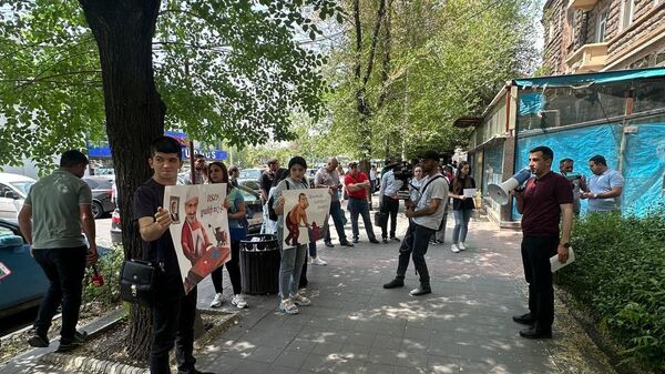 Молодежь проводит марш осведомленности на улицах (2 мая 2024). Еревaн - Sputnik Армения