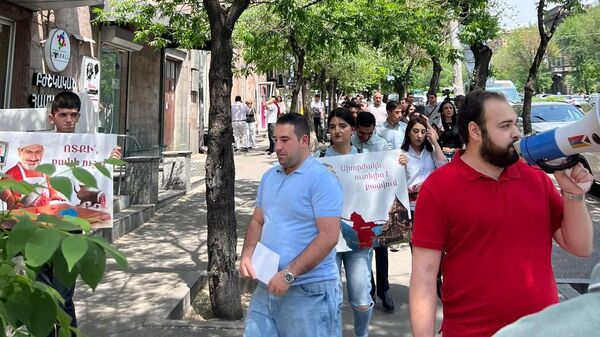 Молодежь проводит марш осведомленности на улицах (2 мая 2024). Еревaн - Sputnik Армения