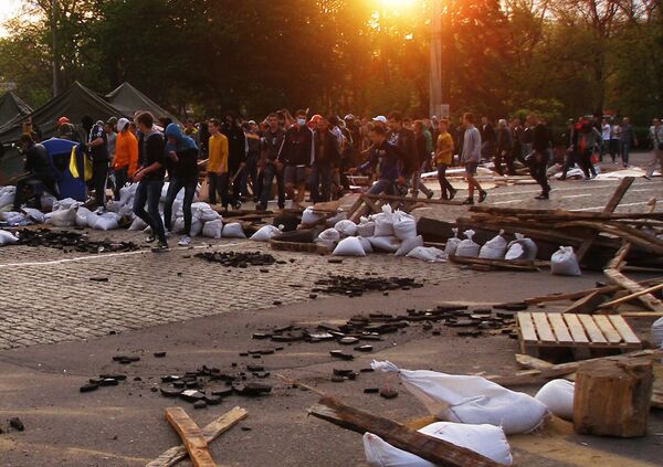 Разрушение палаточного лагеря активистов движения &quot;Антимайдан&quot; на площади Куликово поле в Одессе - Sputnik Армения