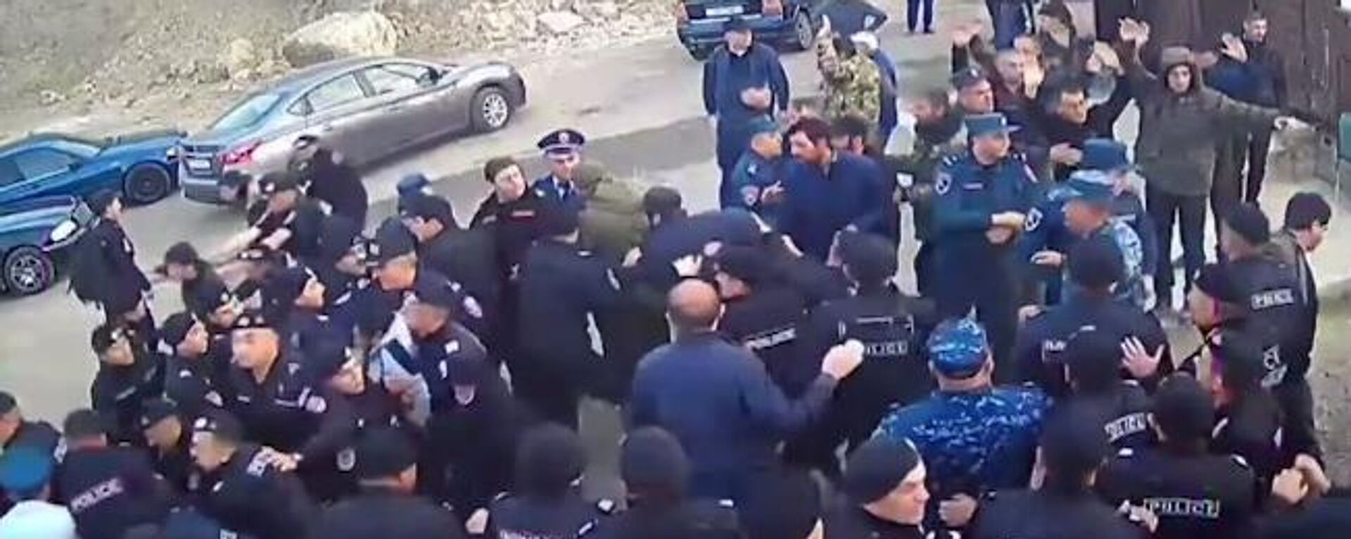 Полиция применила силу в отношении жителей села Киранц - Sputnik Армения, 1920, 02.05.2024