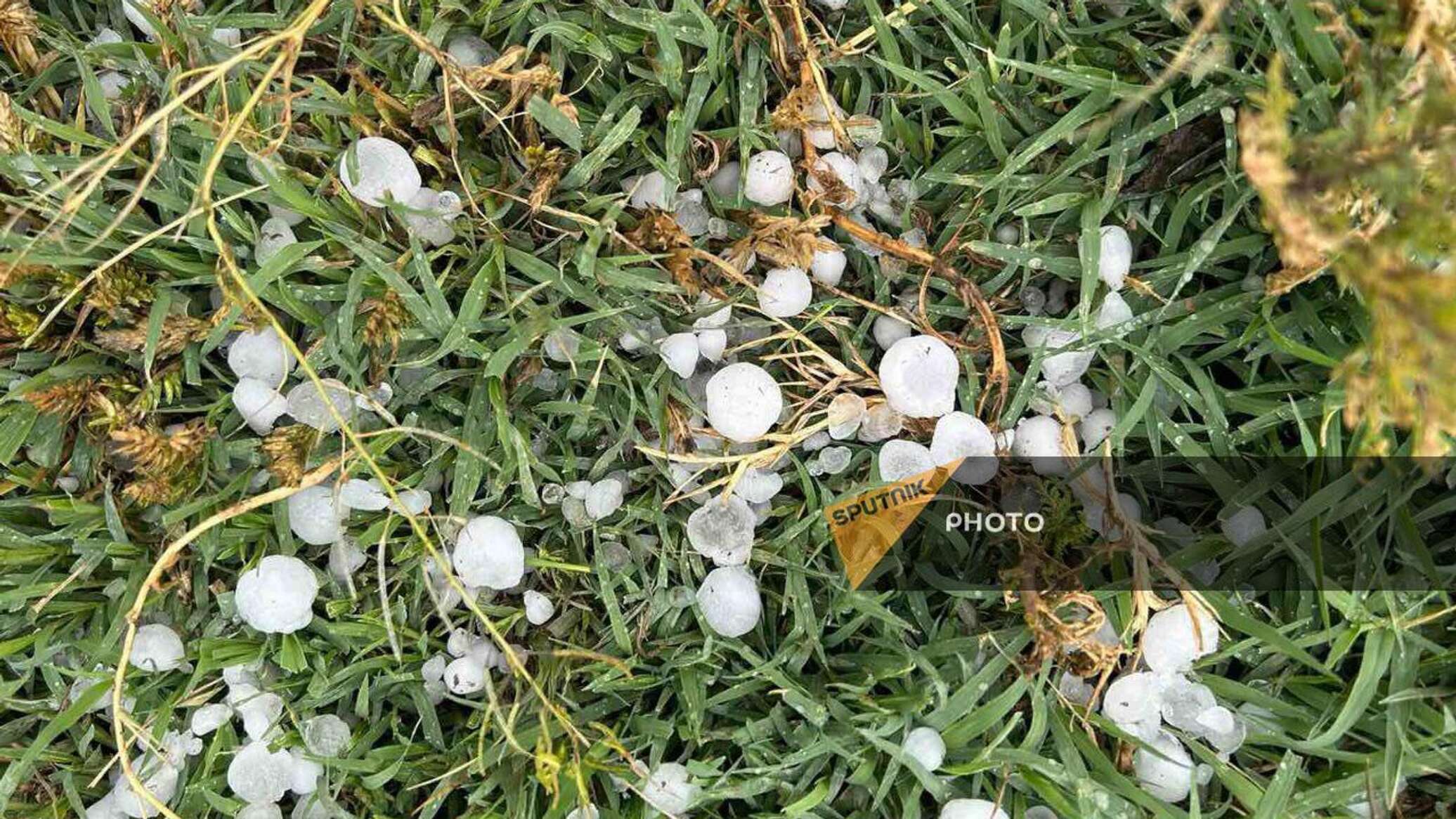 В армянском Армавире выпал сильный град - 04.05.2024, Sputnik Армения