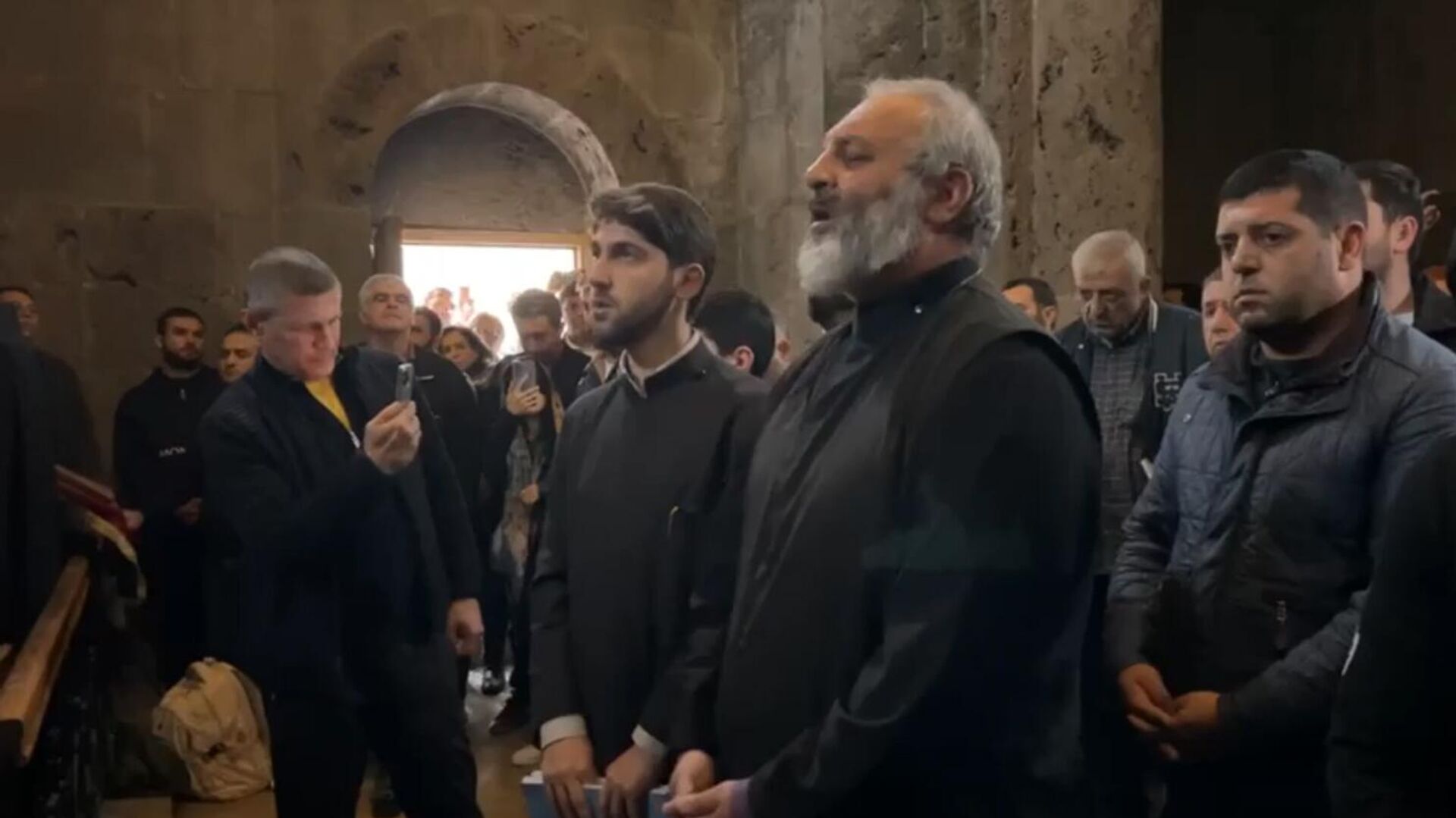 Епископ Баграт Галстанян участвует в Святой литургии в Агарцине (5 мая 2024). Тавуш - Sputnik Армения, 1920, 05.05.2024