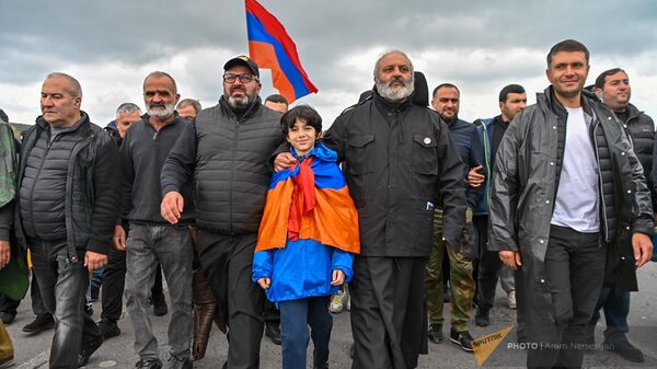 Шествие Тавуш во имя Родины  во главе с епископом Багратом Галстаняном в Гегаркуникской области (6 мая 2024). Севан - Sputnik Армения