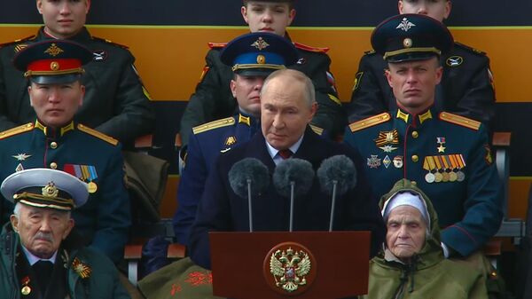 Президент РФ Владимир Путин выступает с речью на военном параде в честь 79-летия Победы в Великой Отечественной войне (9 мая 2024). Москва - Sputnik Армения