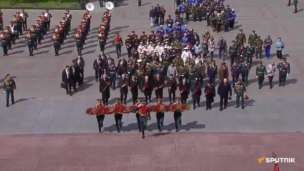 Владимир Путин и лидеры зарубежных стран, приглашенные на Парад Победы, возложили цветы к Вечному огню - Sputnik Արմենիա