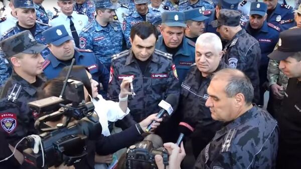 Начальник Полиции Арам Ованнисян отвечает на вопросы прессы (9 мая 2024). Еревaн - Sputnik Армения