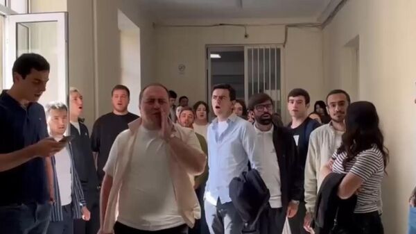 Студенты в ЕГУ вышли на забаставку - Sputnik Армения