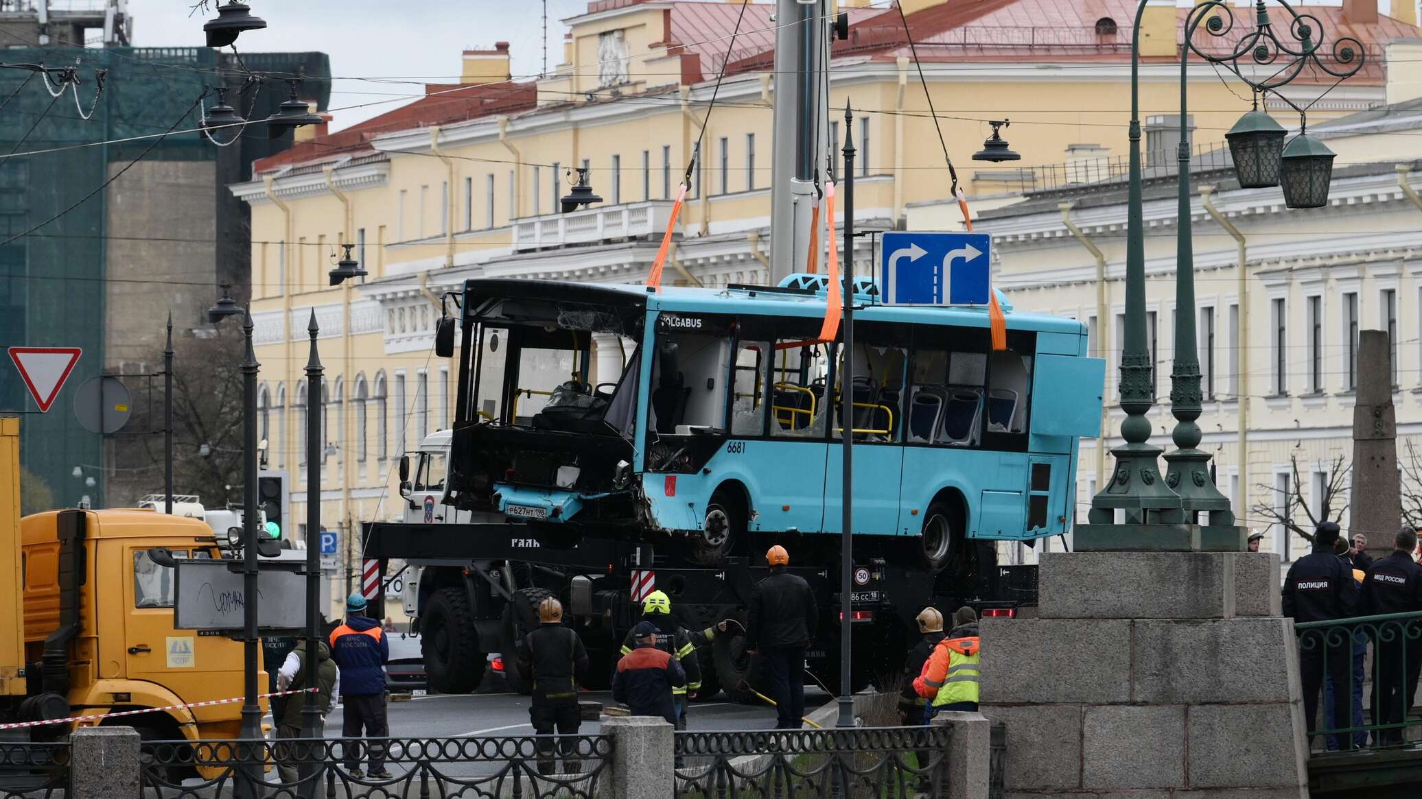 Падение автобуса в реку в Петербурге: число погибших достигло 7 -  10.05.2024, Sputnik Армения