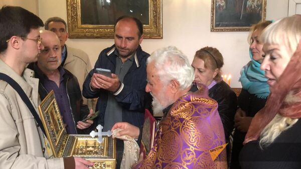 «Սուրբ նահատակ Բոնիֆատիոս» բարեգործական հիմնադրամի ներկայացուցիչները  Գյումրու Սուրբ Աստվածածին «Յոթ Վերք» եկեղեցում
 - Sputnik Արմենիա