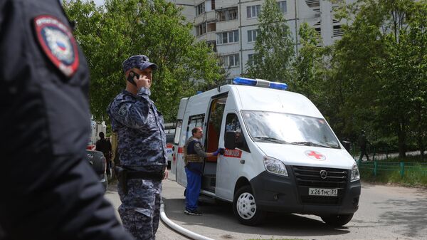На месте обрушения подъезда в жилом доме в Белгороде в результате обстрела ВСУ - Sputnik Армения