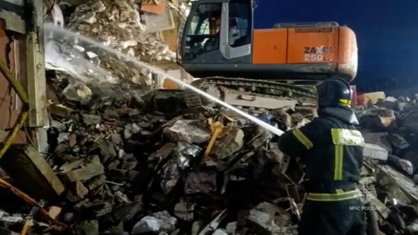 Спасатели завершили разбор завалов на месте обрушения подъезда жилого дома в Белгороде, спасены 17 человек, 15 погибли - Sputnik Արմենիա