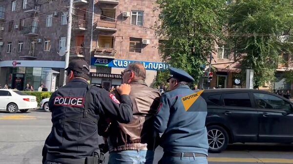 Задержания участников акций неповиновения (13 мая 2024). Еревaн - Sputnik Արմենիա