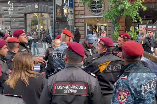 Задержания участников акций неповиновения на улице Абовяна (13 мая 2024). Еревaн - Sputnik Армения