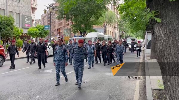 Полиция на улице Абовяна (13 мая 2024). Еревaн - Sputnik Армения
