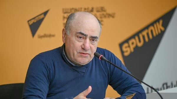 Вардан Хачатрян на пресс-конференции в мультимедийном пресс-центре Sputnik (14 мая 2024). Еревaн - Sputnik Армения