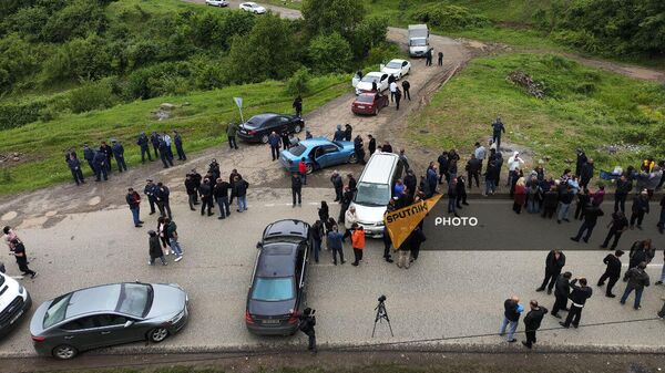 Жители села Киранц перекрыли автомобильное движение межгосударственной дороги (16 мая 2024). Тавуш - Sputnik Армения