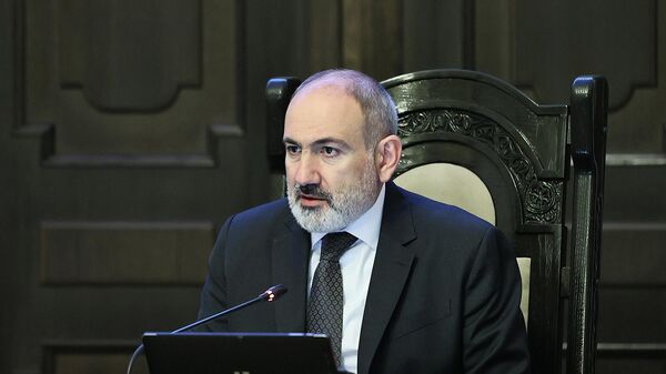Премьер-министр Никол Пашинян во время очередного заседания правительства Армении (16 мая 2024). Еревaн - Sputnik Армения