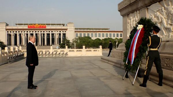 Возложение цветов к памятнику Народным героям в Пекине - Sputnik Армения
