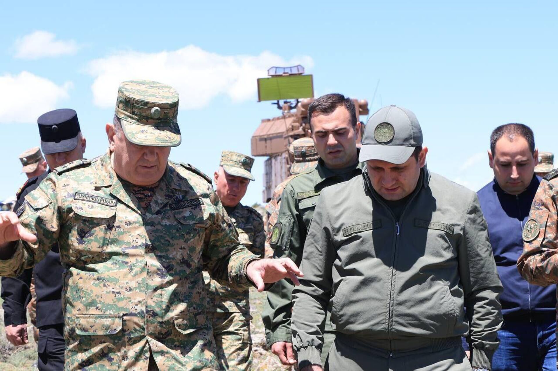 Министр обороны Сурен Папикян в сопровождении руководящего состава Вооруженных сил посетил один из учебных центров Министерства обороны (17 мая 2024).  - Sputnik Արմենիա, 1920, 17.05.2024