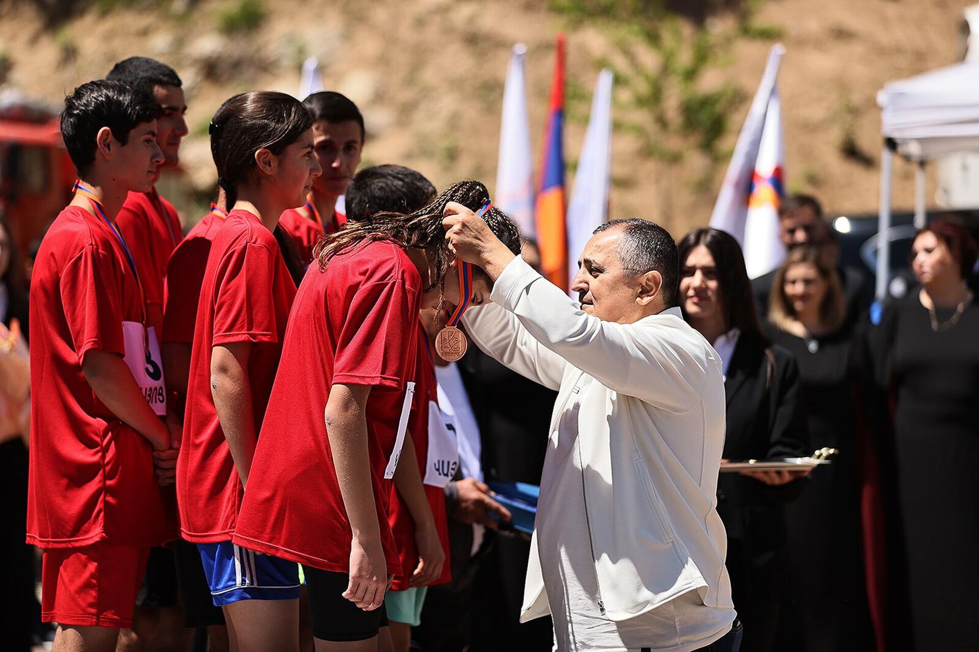 Премьер-министр Никол Пашинян присутствовал на финальном этапе командного турнира школьников Кубок премьер-министра РА на территории озера Парз (18 мая 2024). Дилижан - Sputnik Армения, 1920, 18.05.2024