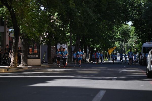 Весь город поддерживал участников One Run - Sputnik Армения
