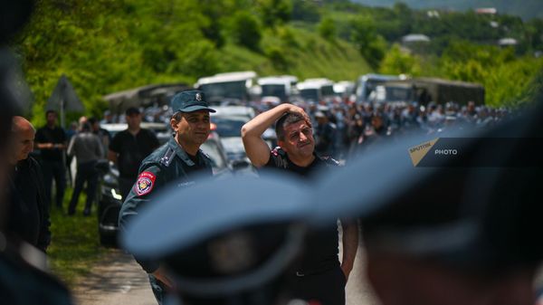 Полиция перекрыла движение по дороге от села Саригюх к Киранцу (20 мая 2024). Тавуш - Sputnik Армения