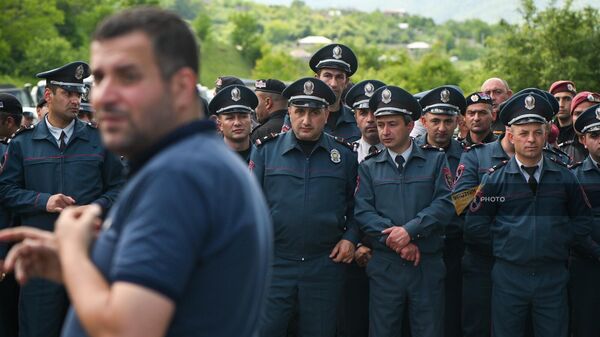 Полиция перекрыла движение по дороге от села Саригюх к Киранцу (20 мая 2024). Тавуш - Sputnik Армения