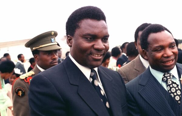 1994թ. ապրիլի 6-ին «երկիր-երկինք» հրթիռով խոցվել է Ռուանդայի նախագահ Ժյուվենալ Հաբիարիմանային և Բուրունդիի նախագահ Սիփրիեն Նթարյամիրային տեղափոխող ինքնաթիռը։ Երկու ղեկավարները և ևս 10 մարդ, որոնք գտնվում էին ինքնաթիռում, զոհվել են։ - Sputnik Արմենիա