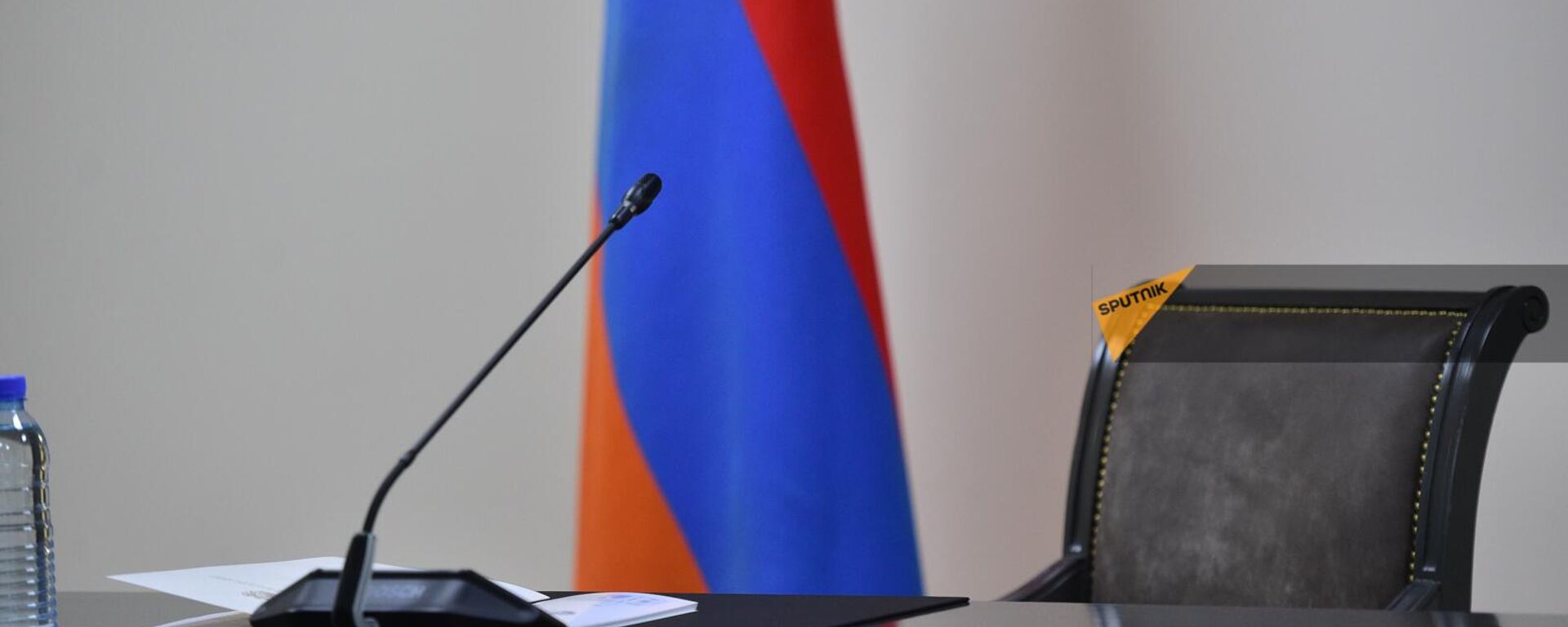 Пустое кресло министра иностранных дел Арарата Мирзояна - Sputnik Армения, 1920, 01.03.2025