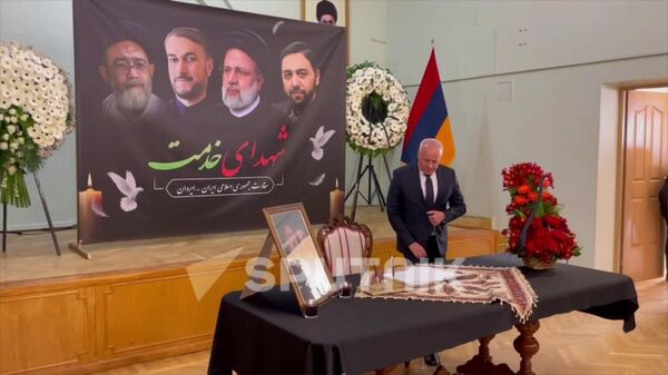 Посол РФ в Армении сделал запись в Книге скорби в иранском посольстве