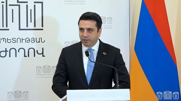 Председатель НС РА Ален Симонян на совместной пресс-конференции с председателем Палаты депутатов Люксембурга (22 мая 2024). Еревaн - Sputnik Армения