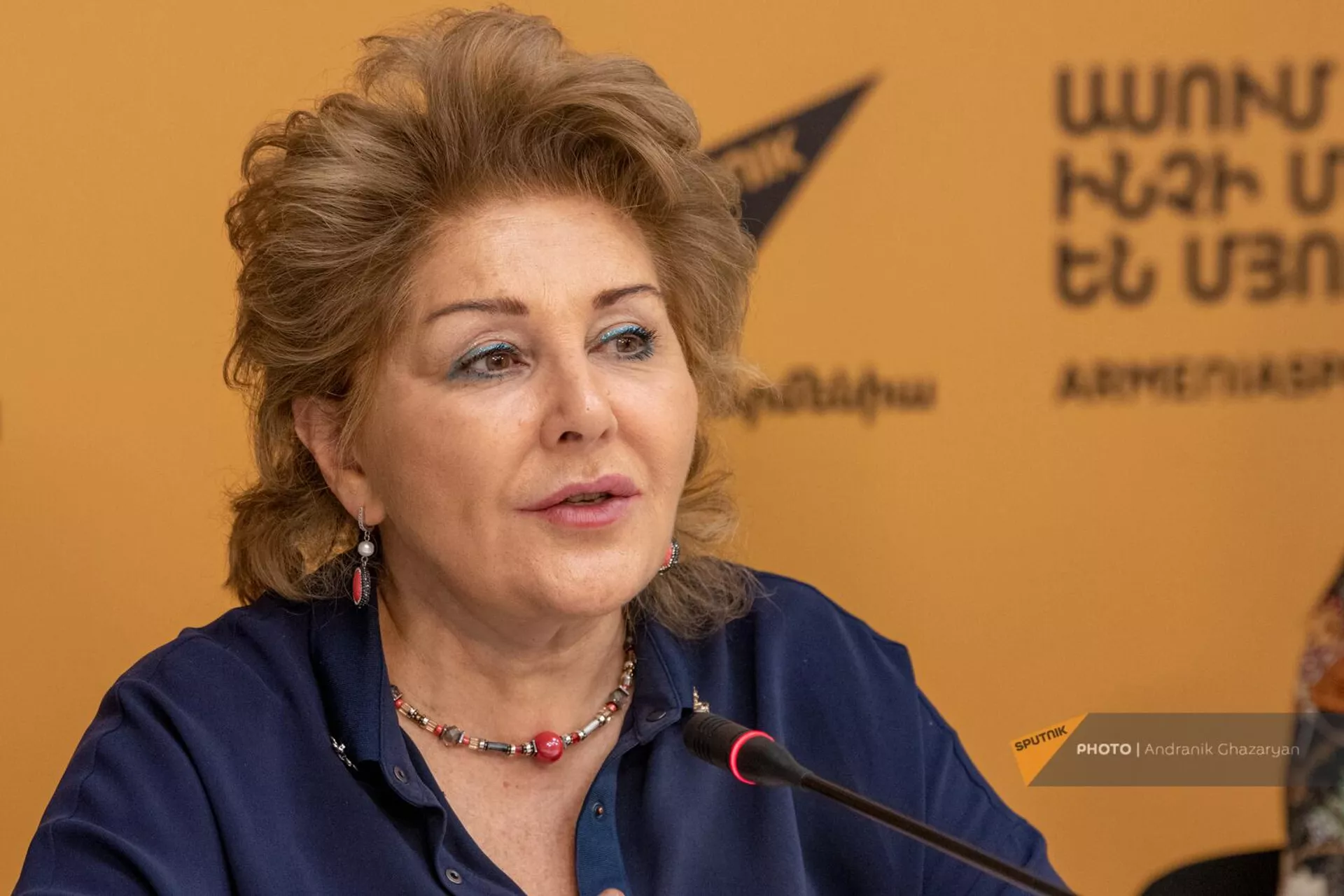 Заслуженная артистка России, худрук международного музыкального фестиваля Дворцы Санкт- Петербурга, скрипачка Мария Сафарьянц на пресс-конференции о предстоящем фестивале (22 мая 2024). Еревaн - Sputnik Армения, 1920, 22.05.2024