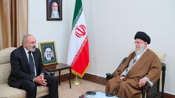 Премьер-министр Никол Пашинян встретился с верховным лидером Исламской революции Сейедом Али Хаменеи (22 мая 2024). Тегеран - Sputnik Армения