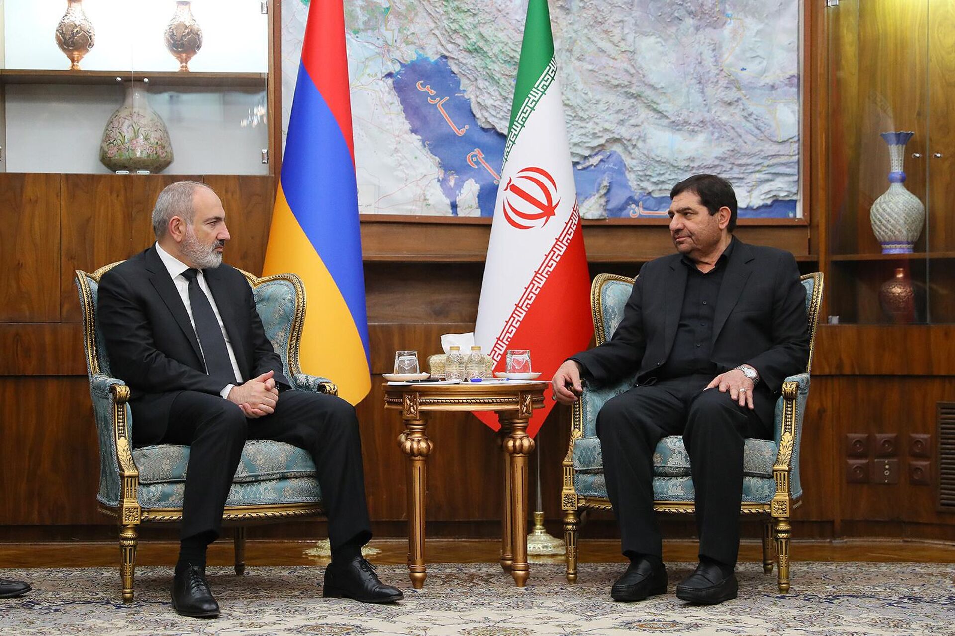 Премьер-министр Никол Пашинян встретился с исполняющим обязанности президента Ирана Мохаммадом Мохбером (22 мая 2024). Тегеран - Sputnik Արմենիա, 1920, 22.05.2024