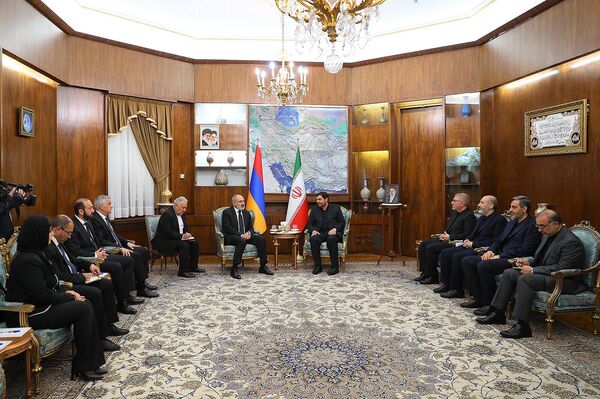 ՀՀ վարչապետը Թեհրանում հանդիպել է Իրանի նախագահի ժամանակավոր պաշտոնակատարի հետ - Sputnik Արմենիա