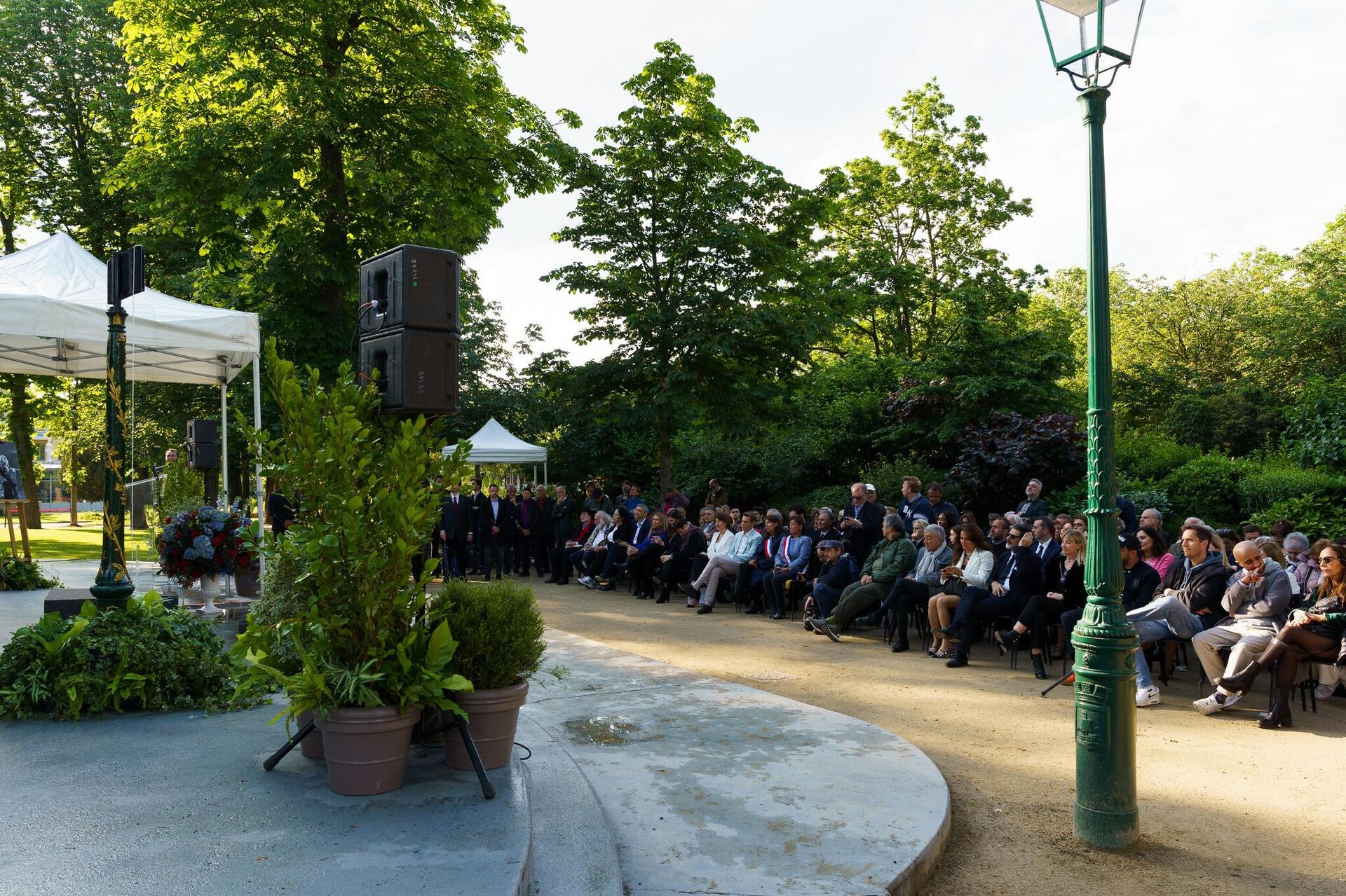 В честь 100-летия со дня рождения Шарля Азнавура его именем назван парк возле Елисейских полей и знаменитой площади Согласия (23 мая 2024). Париж - Sputnik Արմենիա, 1920, 23.05.2024