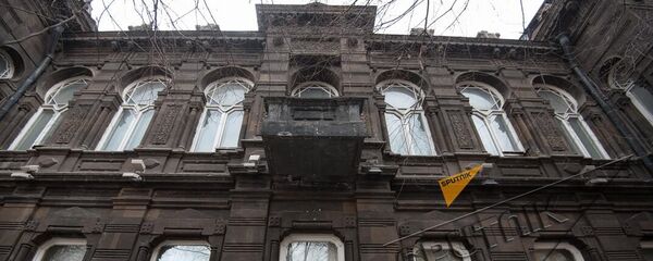 Աբովյան 3 հասցեում գտնվող շենքը Աբովյան 3 հասցեում գտնվող շենքը - Sputnik Արմենիա