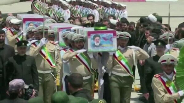 В Иране прощаются с президентом Ирана Эбрахимом Раиси и другими погибшими при крушении вертолета - Sputnik Армения