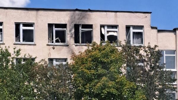 Здание школы в селе Безымено Белгородской области, атакованное дроном-камикадзе ВСУ - Sputnik Армения