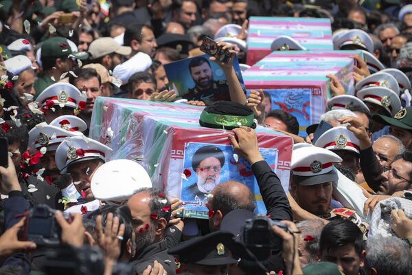 Церемония прощания с президентом Ирана Эбрахимом Раиси в Мешхеде, Иран - Sputnik Армения