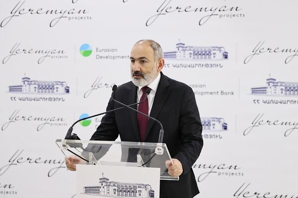 Премьер-министр Никол Пашинян присутствовал на открытии современного завода по производству молочной продукции компании Еремян Проджектс (24 мая 2024). Еревaн - Sputnik Армения