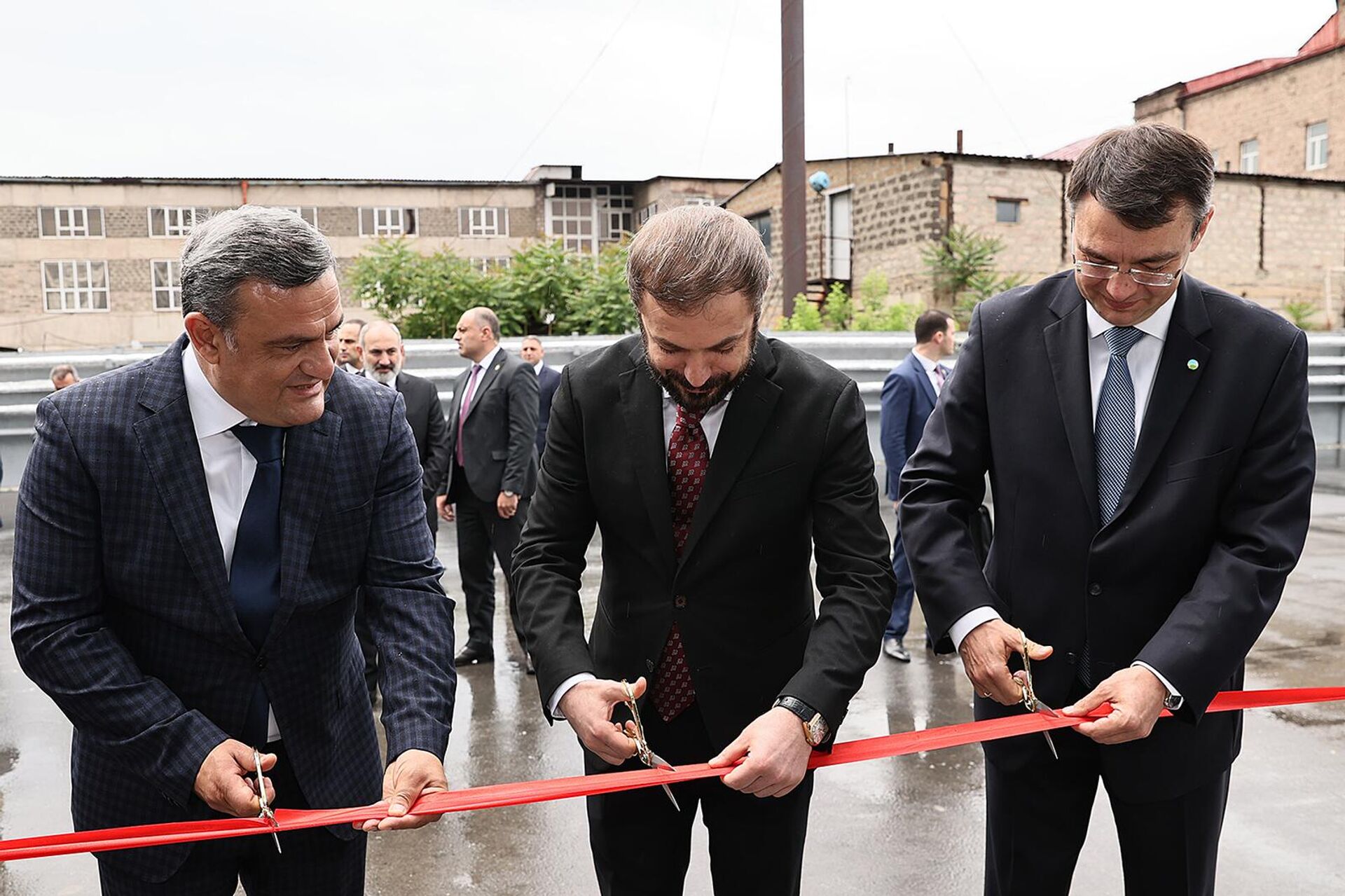 Премьер-министр Никол Пашинян присутствовал на открытии современного завода по производству молочной продукции компании Еремян Проджектс (24 мая 2024). Еревaн - Sputnik Армения, 1920, 24.05.2024